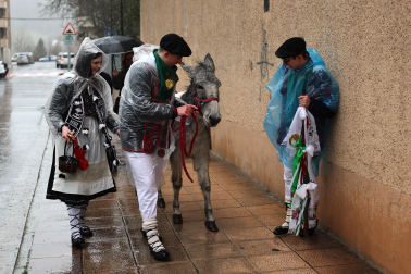 Día de los Quintos por Santa Águeda en Alsasua.