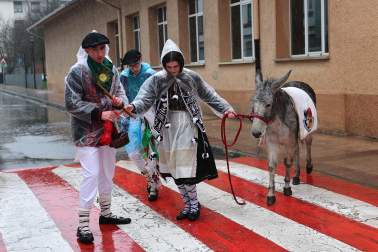 Día de los Quintos por Santa Águeda en Alsasua.