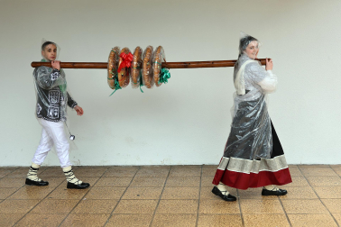 Día de los Quintos por Santa Águeda en Alsasua.