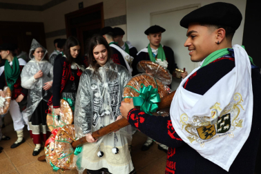 Día de los Quintos por Santa Águeda en Alsasua.