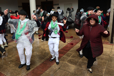 Día de los Quintos por Santa Águeda en Alsasua.