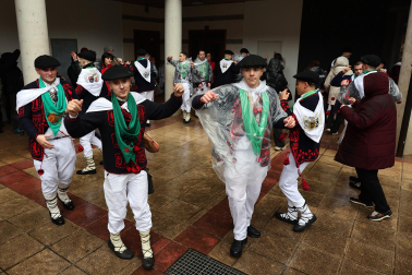 Día de los Quintos por Santa Águeda en Alsasua.