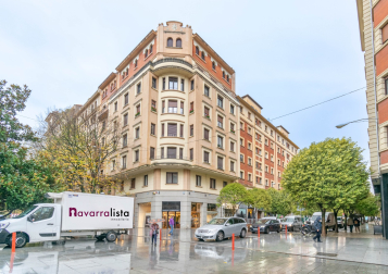 Fachada de un edificio de Pamplona