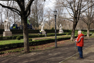 Fotos de la finalizaciòn del traslado de las estatuas del Paseo de Sarasate a los jardines de la Taconera