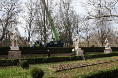 Fotos de la finalizaciòn del traslado de las estatuas del Paseo de Sarasate a los jardines de la Taconera