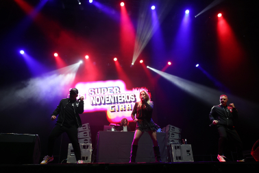 Fotos del festival Supernoventeros en el Navarra Arena