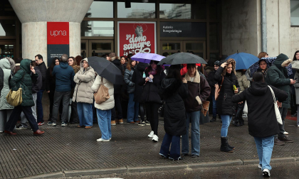 Fotos de la OPE de Administrativo que ha reunido a miles de personas en la UPNA
