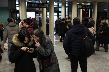 Fotos de la OPE de Administrativo que ha reunido a miles de personas en la UPNA