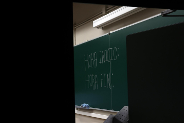 Fotos de la OPE de Administrativo que ha reunido a miles de personas en la UPNA