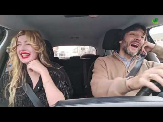 La pamplonesa Silvia Catalán, conocida como la ‘Fotógrafa de los Famosos’, abandona por un día su estudio en Olite para montarse en el coche de El Diario Sobre Ruedas, pasear por Tudela, y repasar su trayectoria tras la cámara