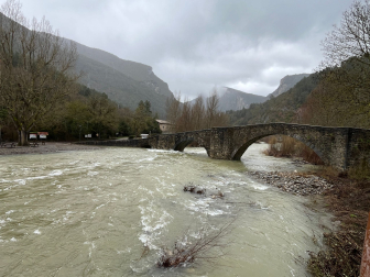 Río Esca a su paso por Burgui.