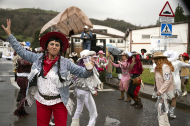 Desfile de carrozas en los Carnavales de Santesteban