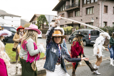 Desfile de carrozas en los Carnavales de Santesteban