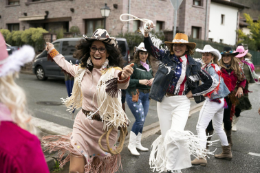 Desfile de carrozas en los Carnavales de Santesteban