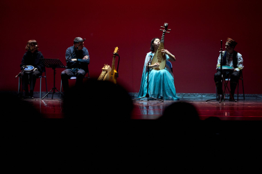 El Festival de Año Nuevo Chino, con bailes, música, ópera o artes marciales para recibir 365 días de ‘superación y fuerza', se celebró en el Auditorio de Barañáin
