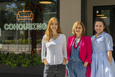 Parte del equipo de Cohousing: de izquierda a derecha, House Planner, Directora y Admisiones