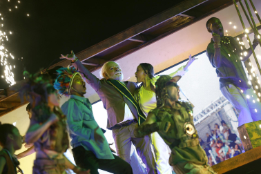 Colorido y música en el primer día de desfiles en el Sambódromo de Río de Janeiro con motivo de los Carnavales
