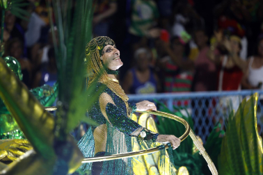 Colorido y música en el primer día de desfiles en el Sambódromo de Río de Janeiro con motivo de los Carnavales