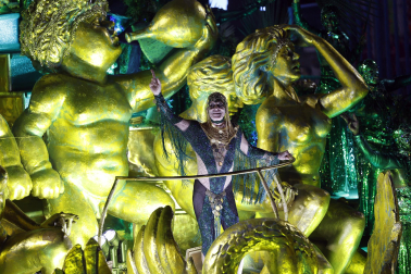 Colorido y música en el primer día de desfiles en el Sambódromo de Río de Janeiro con motivo de los Carnavales