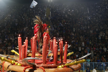 Colorido y música en el primer día de desfiles en el Sambódromo de Río de Janeiro con motivo de los Carnavales