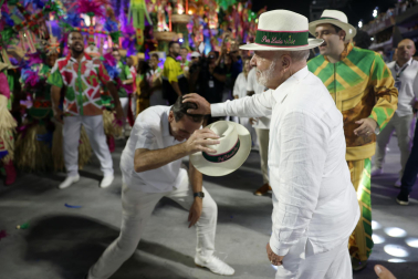 Colorido y música en el primer día de desfiles en el Sambódromo de Río de Janeiro con motivo de los Carnavales