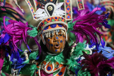 Colorido y música en el primer día de desfiles en el Sambódromo de Río de Janeiro con motivo de los Carnavales