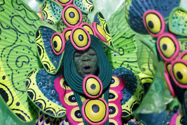 Colorido y música en el primer día de desfiles en el Sambódromo de Río de Janeiro con motivo de los Carnavales