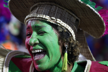 Colorido y música en el primer día de desfiles en el Sambódromo de Río de Janeiro con motivo de los Carnavales