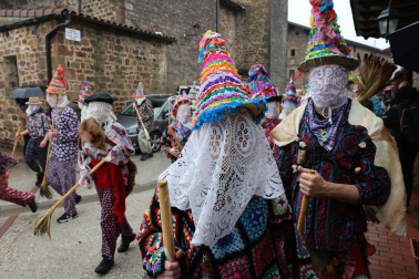 Ziripot, Miel Otxin y Zaldiko salieron a las calles de Lantz este lunes, 16 de febrero, cumpliendo con la tradición