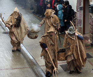 Ziripot, Miel Otxin y Zaldiko salieron a las calles de Lantz este lunes, 16 de febrero, cumpliendo con la tradición
