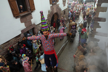 Ziripot, Miel Otxin y Zaldiko salieron a las calles de Lantz este lunes, 16 de febrero, cumpliendo con la tradición