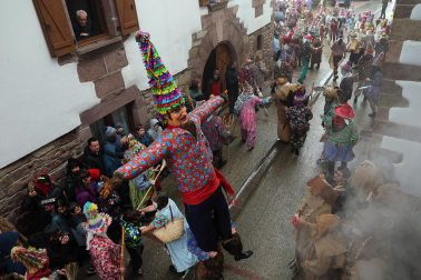 Ziripot, Miel Otxin y Zaldiko salieron a las calles de Lantz este lunes, 16 de febrero, cumpliendo con la tradición