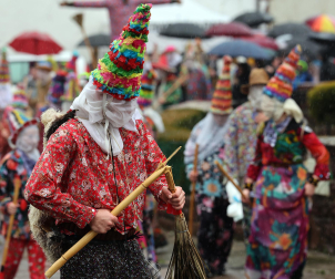 Ziripot, Miel Otxin y Zaldiko salieron a las calles de Lantz este lunes, 16 de febrero, cumpliendo con la tradición