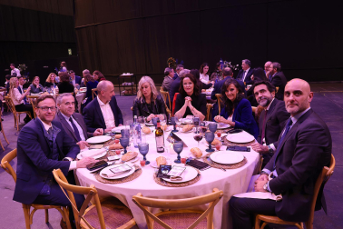 Fotos de la entrega del Premio Navarra Empresarial 2026 en el pabellón Navarra Arena