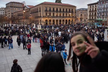 Jóvenes que han acudido la 'Quedada Therian' en Pamplona.