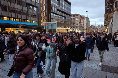 Jóvenes que han acudido la 'Quedada Therian' en Pamplona.