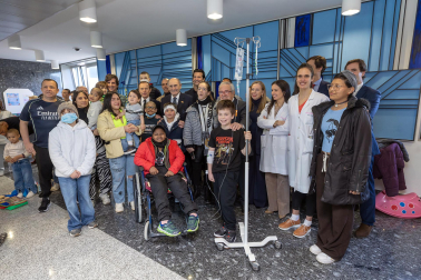 Visita de Luis Sabalza y Pirri a los pacientes oncológicos antes del Osasuna – Real Madrid