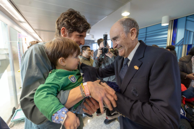 Visita de Luis Sabalza y Pirri a los pacientes oncológicos antes del Osasuna – Real Madrid