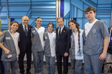 Visita de Luis Sabalza y Pirri a los pacientes oncológicos antes del Osasuna – Real Madrid