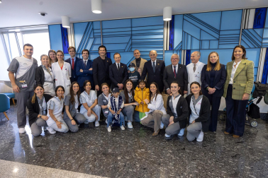 Visita de Luis Sabalza y Pirri a los pacientes oncológicos antes del Osasuna – Real Madrid