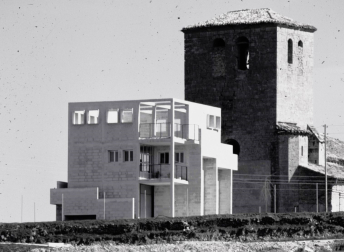 La cercanía de la Iglesia de Tajonar condicionó la elaboración del proyecto