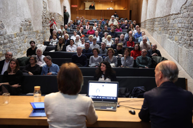 Fotos de la apertura del Festival de Violín Pablo Sarasate con una conferencia a cargo de la musicóloga María Nagore y concierto de alumnos del curso de Interpretación Musical