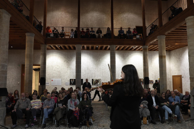Fotos de la apertura del Festival de Violín Pablo Sarasate con una conferencia a cargo de la musicóloga María Nagore y concierto de alumnos del curso de Interpretación Musical