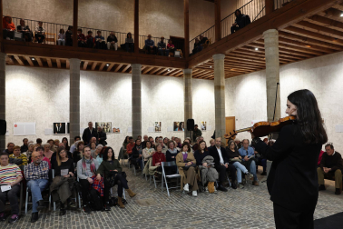 Fotos de la apertura del Festival de Violín Pablo Sarasate con una conferencia a cargo de la musicóloga María Nagore y concierto de alumnos del curso de Interpretación Musical