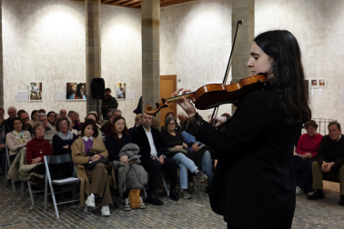 Fotos de la apertura del Festival de Violín Pablo Sarasate con una conferencia a cargo de la musicóloga María Nagore y concierto de alumnos del curso de Interpretación Musical