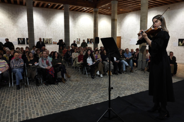 Fotos de la apertura del Festival de Violín Pablo Sarasate con una conferencia a cargo de la musicóloga María Nagore y concierto de alumnos del curso de Interpretación Musical