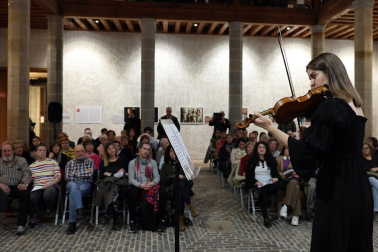 Fotos de la apertura del Festival de Violín Pablo Sarasate con una conferencia a cargo de la musicóloga María Nagore y concierto de alumnos del curso de Interpretación Musical