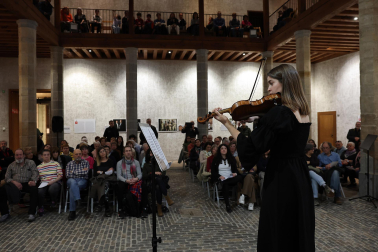 Fotos de la apertura del Festival de Violín Pablo Sarasate con una conferencia a cargo de la musicóloga María Nagore y concierto de alumnos del curso de Interpretación Musical