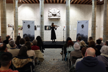 Fotos de la apertura del Festival de Violín Pablo Sarasate con una conferencia a cargo de la musicóloga María Nagore y concierto de alumnos del curso de Interpretación Musical