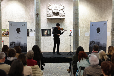 Fotos de la apertura del Festival de Violín Pablo Sarasate con una conferencia a cargo de la musicóloga María Nagore y concierto de alumnos del curso de Interpretación Musical